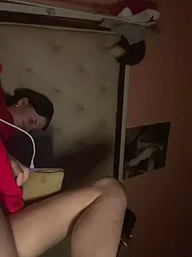 Snapshot of Flossy_Vettie chatting on October 31, 2025, 12:40 am Flossy Vettie online show from October 31, 2025, 12:40 am