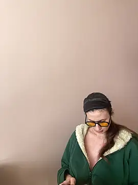 Flossy Vettie online show from April 18, 2026, 11:34 am