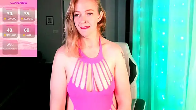 Snapshot of britteebee chatting on October 28, 2025, 5:12 pm britteebee online show from October 28, 2025, 5:12 pm