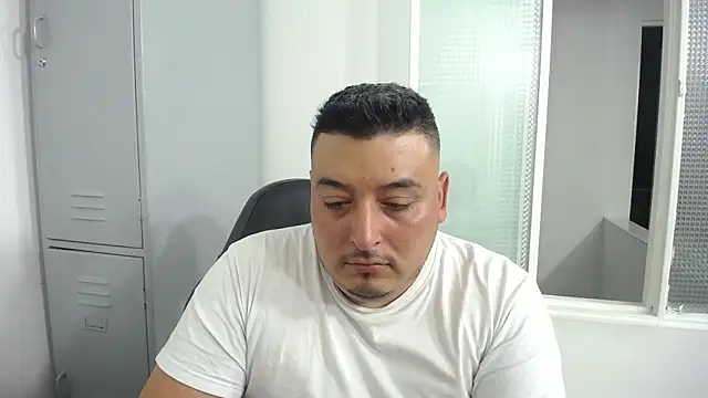 Snapshot of antonycruz chatting on November 14, 2025, 10:13 pm antonycruz online show from November 14, 2025, 10:13 pm