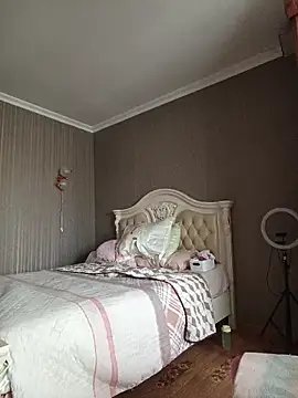 GoddessLara online show from May 8, 2026, 11:08 pm