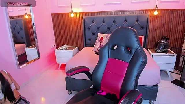 Snapshot of AMELIELEONE chatting on November 29, 2025, 12:27 pm AMELIELEONE online show from November 29, 2025, 12:27 pm