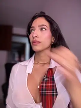 Snapshot of DulceLenns chatting on November 29, 2025, 7:03 pm DulceLenns online show from November 29, 2025, 7:03 pm