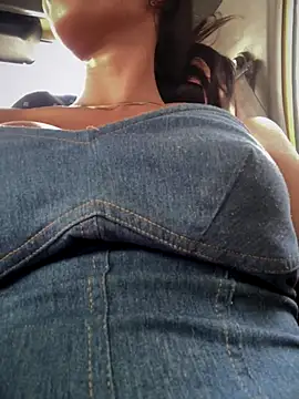 Snapshot of DulceLenns chatting on November 1, 2025, 6:35 pm DulceLenns online show from November 1, 2025, 6:35 pm