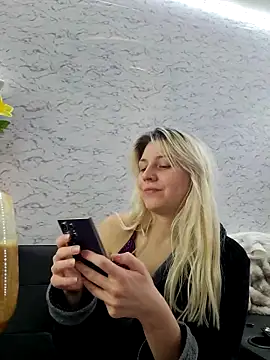 ScarletCallings420 online show from January 6, 2026, 10:25 pm