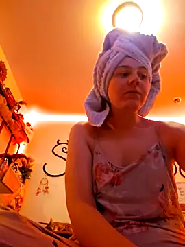 ScarletCallings420 online show from November 24, 2025, 9:26 pm