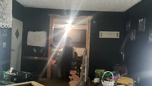 Snapshot of BossChick1625 chatting on November 28, 2025, 3:50 am BossChick1625 online show from November 28, 2025, 3:50 am