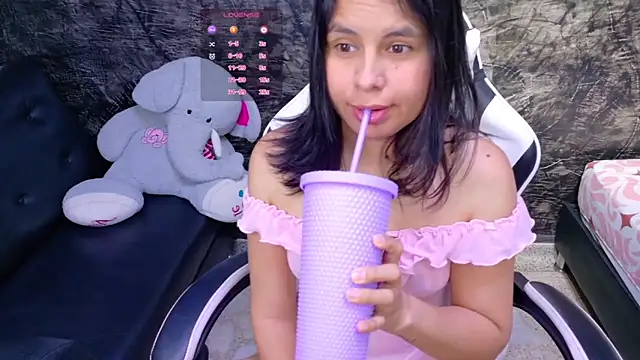 Snapshot of olivia_love_ chatting on May 10, 2026, 3:47 pm olivia love online show from May 10, 2026, 3:47 pm