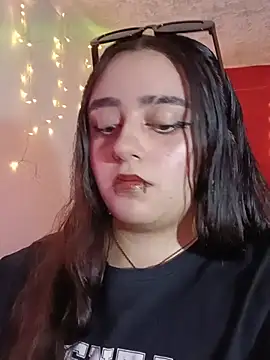 Snapshot of IvonneT chatting on July 7, 2026, 10:13 pm IvonneT online show from July 7, 2026, 10:13 pm