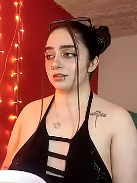 IvonneT online show from September 21, 2025, 11:21 pm