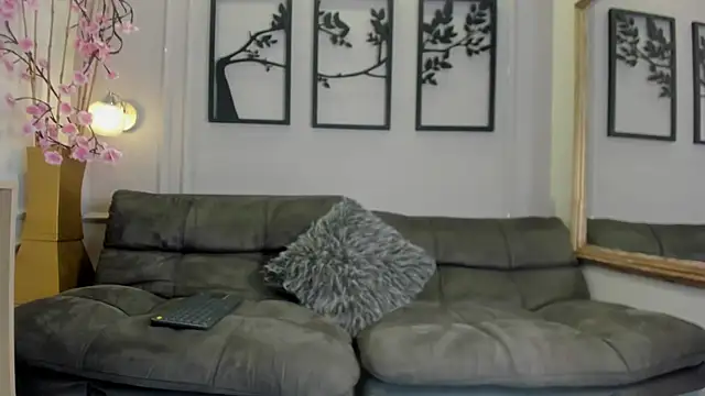 kathe hot online show from September 17, 2025, 7:38 pm