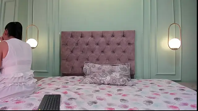 kathe hot online show from February 22, 2025, 8:31 pm