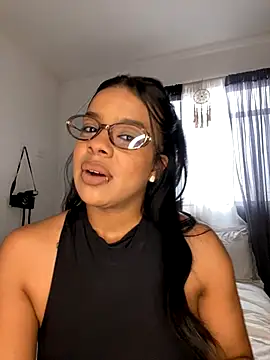 Snapshot of trianawhite chatting on October 29, 2025, 3:22 pm trianawhite online show from October 29, 2025, 3:22 pm