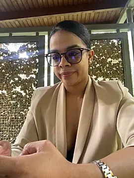 trianawhite online show from April 15, 2026, 3:05 pm