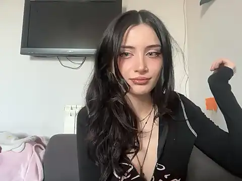 julesvause online show from April 19, 2026, 11:44 am