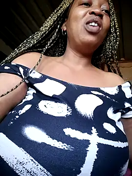 winterqueenx online show from June 26, 2026, 10:32 am