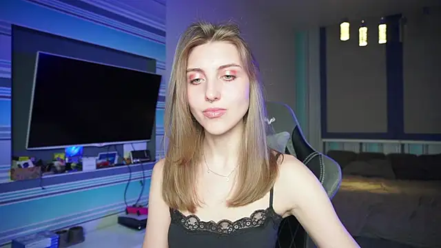 CassiaBlade1 online show from September 18, 2025, 6:44 pm