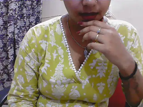 LovingPihu online show from May 18, 2026, 5:23 am