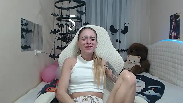 DeboraHorny online show from November 8, 2025, 7:01 am