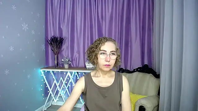 queen a n i online show from July 3, 2026, 7:26 am