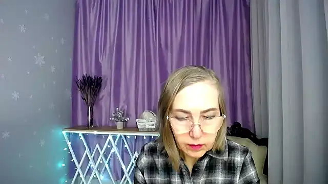 queen a n i online show from April 21, 2026, 10:44 am