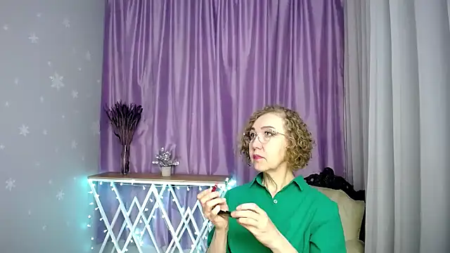 queen a n i online show from May 16, 2026, 8:35 am