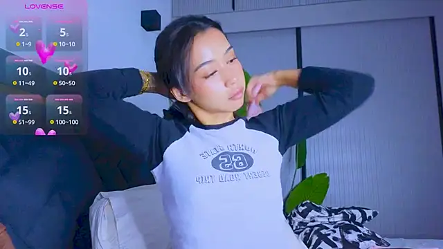 Snapshot of Mia_Tin chatting on September 17, 2025, 2:41 pm Mia Tin online show from September 17, 2025, 2:41 pm