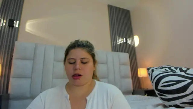 EYMI TOMSOM online show from December 3, 2025, 10:36 am