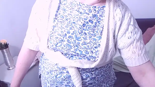 ChristaRose online show from February 9, 2026, 12:52 am