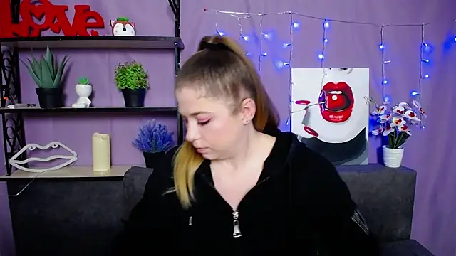 Snapshot of JessikaDaniel chatting on March 11, 2025, 7:14 am JessikaDaniel online show from March 11, 2025, 7:14 am