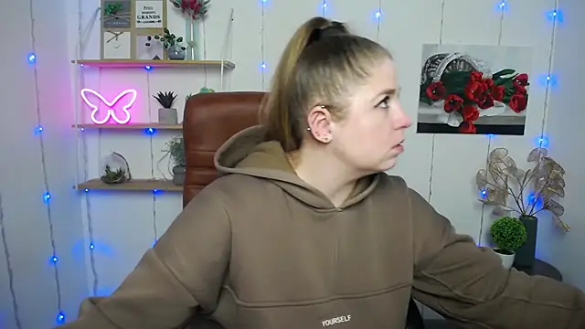 Snapshot of JessikaDaniel chatting on March 6, 2025, 10:20 am JessikaDaniel online show from March 6, 2025, 10:20 am