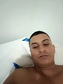 andrew32627 online show from November 4, 2025, 1:20 am