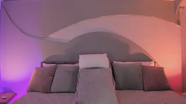 Snapshot of Nicolle_W chatting on November 5, 2025, 11:46 am Nicolle W online show from November 5, 2025, 11:46 am