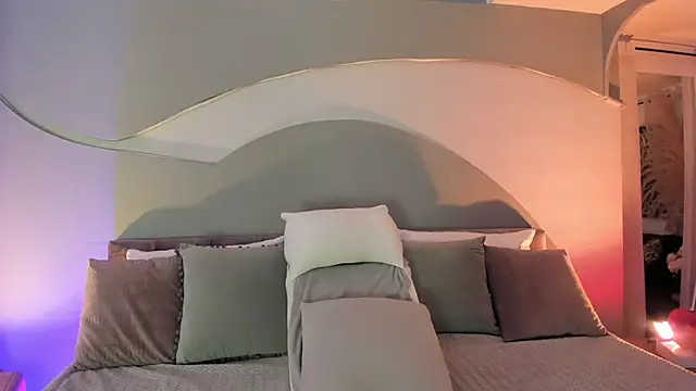 Snapshot of Nicolle_W chatting on November 12, 2025, 11:47 am Nicolle W online show from November 12, 2025, 11:47 am