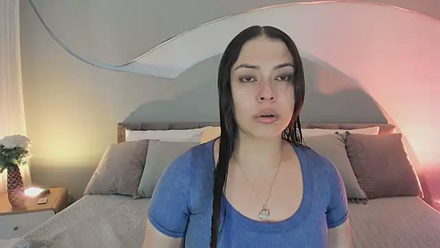 Snapshot of Nicolle_W chatting on November 3, 2025, 12:42 pm Nicolle W online show from November 3, 2025, 12:42 pm