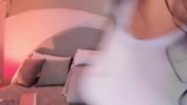 Snapshot of Nicolle_W chatting on November 15, 2025, 11:58 am Nicolle W online show from November 15, 2025, 11:58 am