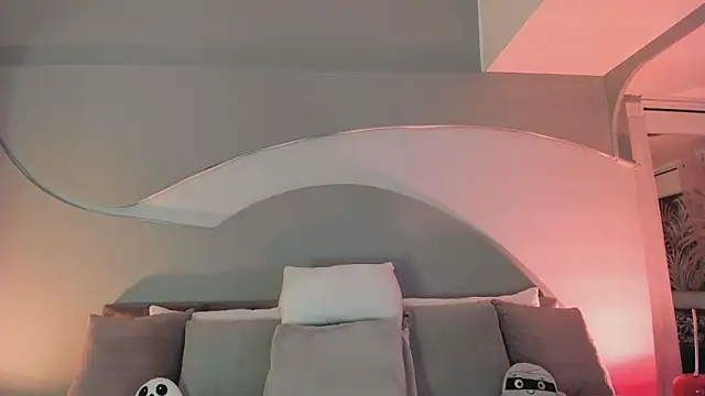 Snapshot of Nicolle_W chatting on October 24, 2025, 11:53 am Nicolle W online show from October 24, 2025, 11:53 am