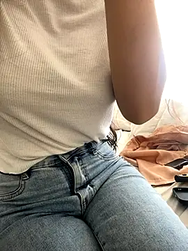 Snapshot of DulceMya6 chatting on November 19, 2025, 5:46 pm DulceMya6 online show from November 19, 2025, 5:46 pm