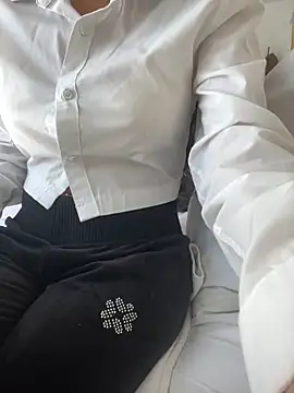 Snapshot of DulceMya6 chatting on November 28, 2025, 7:47 pm DulceMya6 online show from November 28, 2025, 7:47 pm