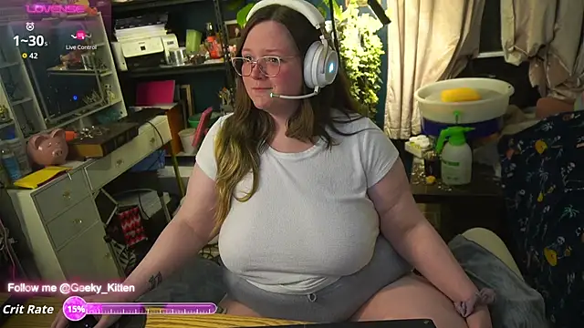 Snapshot of Geeky_Kitten chatting on September 21, 2025, 2:06 am Geeky Kitten online show from September 21, 2025, 2:06 am