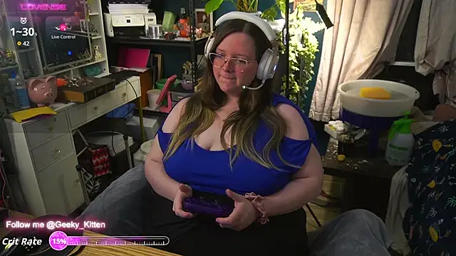 Snapshot of Geeky_Kitten chatting on September 22, 2025, 5:24 am Geeky Kitten online show from September 22, 2025, 5:24 am