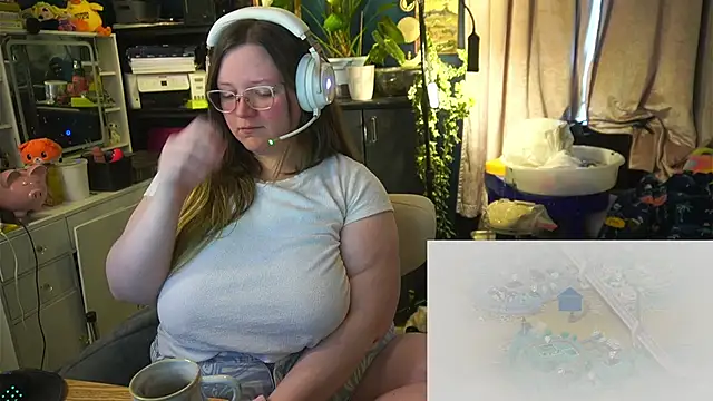 Snapshot of Geeky_Kitten chatting on October 10, 2025, 2:40 pm Geeky Kitten online show from October 10, 2025, 2:40 pm