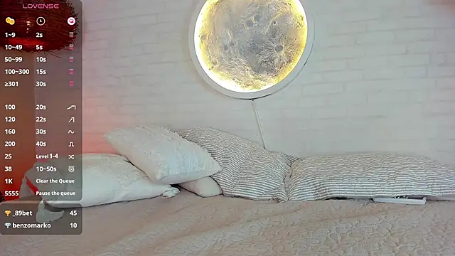 sophi cooper29 online show from December 13, 2025, 8:04 pm