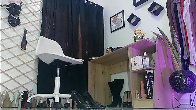 myla sarah online show from April 18, 2026, 7:58 pm