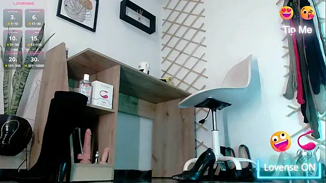 Snapshot of myla_sarah chatting on November 15, 2025, 9:30 pm myla sarah online show from November 15, 2025, 9:30 pm