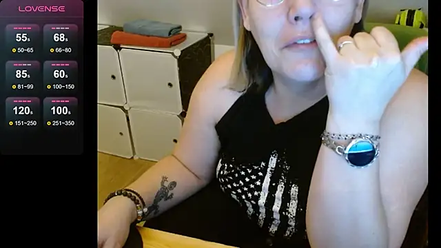 elisacoquineoff online show from February 19, 2025, 7:28 am