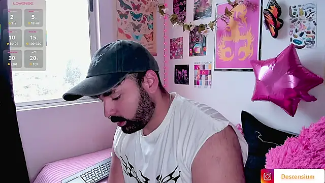 Snapshot of johnnyalx chatting on November 13, 2025, 7:40 pm johnnyalx online show from November 13, 2025, 7:40 pm