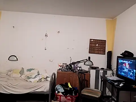 Snapshot of fickmuschi006 chatting on December 16, 2025, 11:31 pm fickmuschi006 online show from December 16, 2025, 11:31 pm