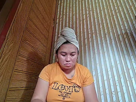 LalaiAsian online show from February 12, 2026, 6:57 am