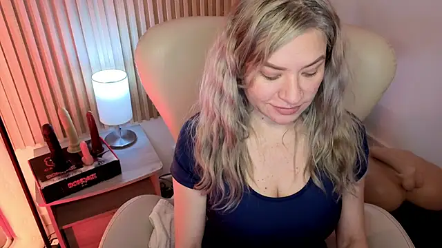 Snapshot of MarianL0ve chatting on October 19, 2025, 12:41 pm MarianL0ve online show from October 19, 2025, 12:41 pm